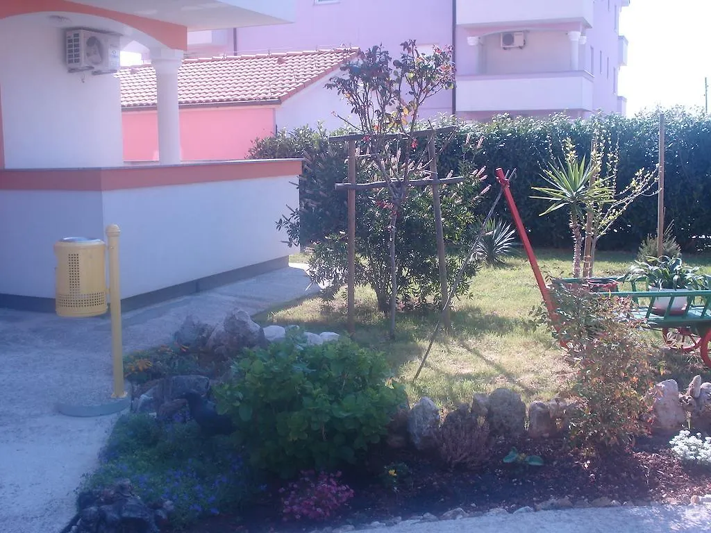 Apartments Buzleta II Fazana 0*,